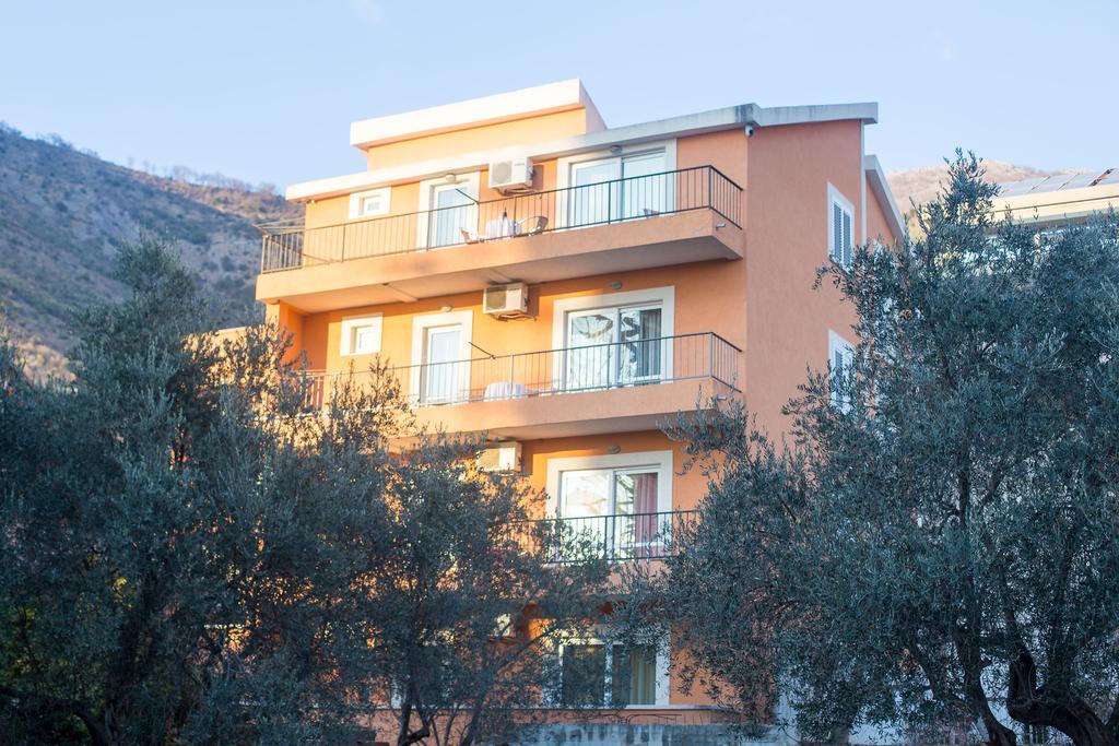 Villa Nadezda Petrovac na moru Exterior foto